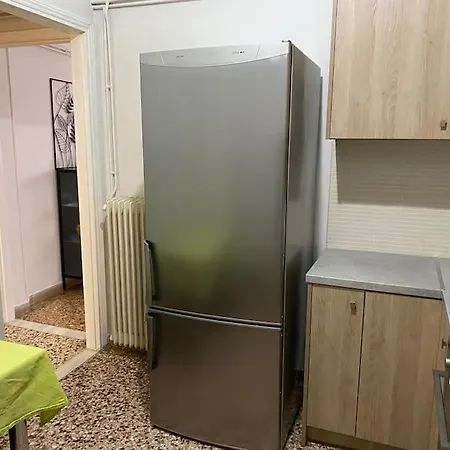 με κήπο στο κέντρο της χαλκίδας Apartament