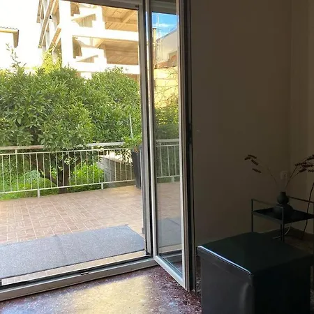 με κήπο στο κέντρο της χαλκίδας شقة *