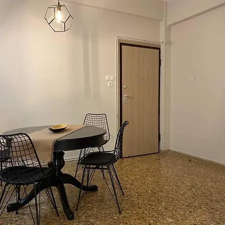 με κήπο στο κέντρο της χαλκίδας Appartement