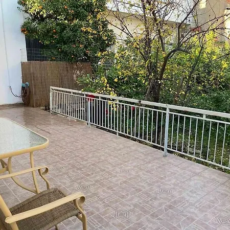 شقة με κήπο στο κέντρο της χαλκίδας